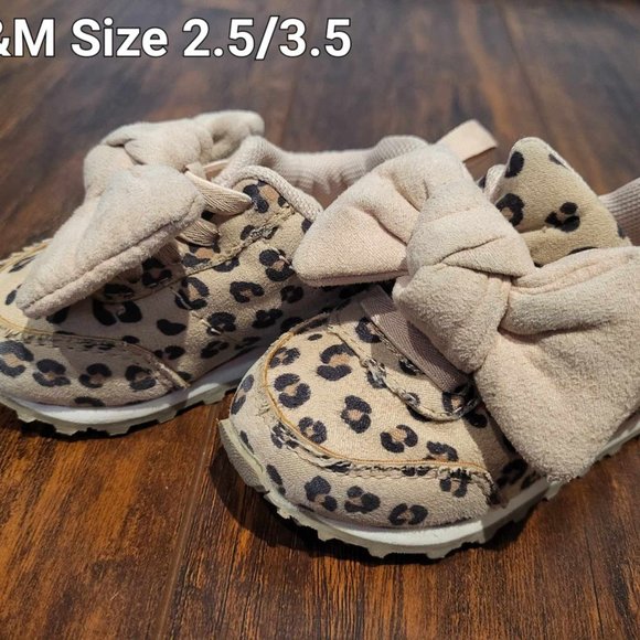 3/$20 🏷 H&M Leopard Sneakers Size 2.5-3.5 - Picture 3 of 3